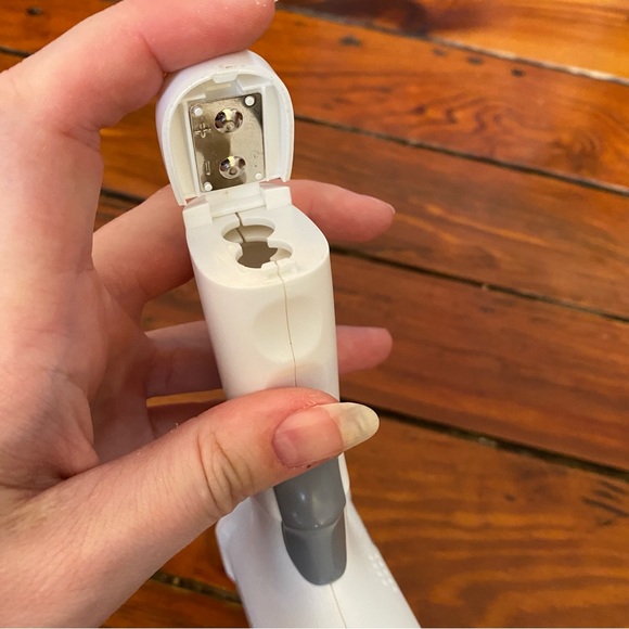 Medical Grade Contactless Sensor Thermometer Instant Read Results with light - Picture 12 of 13